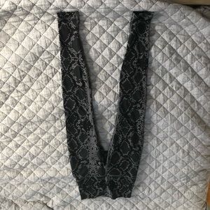 LuLu Lemon Wunder Pant -size 6